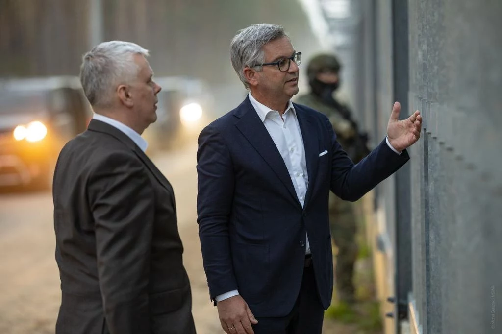 Szef MSWiA Tomasz Siemoniak oraz komisarz UE ds. wewnętrznych i migracji Magnus Brunner Szef MSWiA Tomasz Siemoniak oraz komisarz UE ds. wewnętrznych i migracji Magnus Brunner
