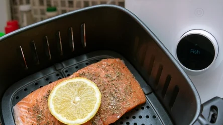 Przepis na łososia z air fryera, którzy zachwyca swoim smakiem i szybkością wykonania. Jak go przyrządzić?