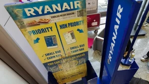 53 walizki w miesiącu i będzie premia. To dlatego Ryanair sprawdza bagaże