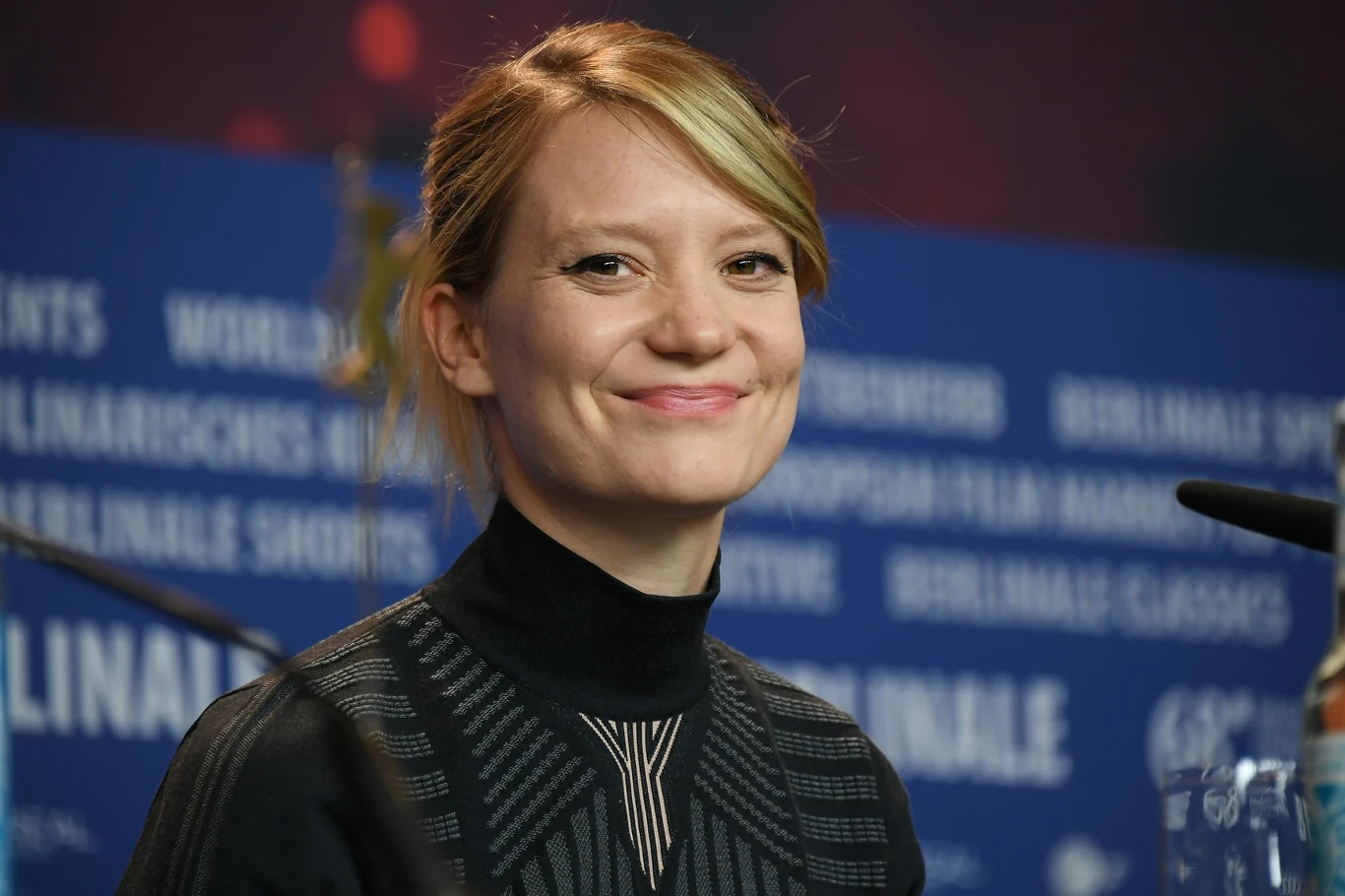Mia Wasikowska odbierze w czasie gali otwarcia 18. edycji festiwalu Mastercard OFF CAMERA nagrodę Pod Prąd