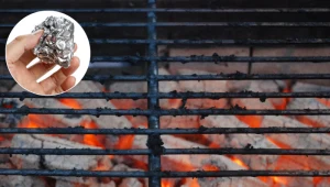 Tak wyczyścisz grilla bez szorowania. Wszystko czego potrzebujesz, masz w kuchni