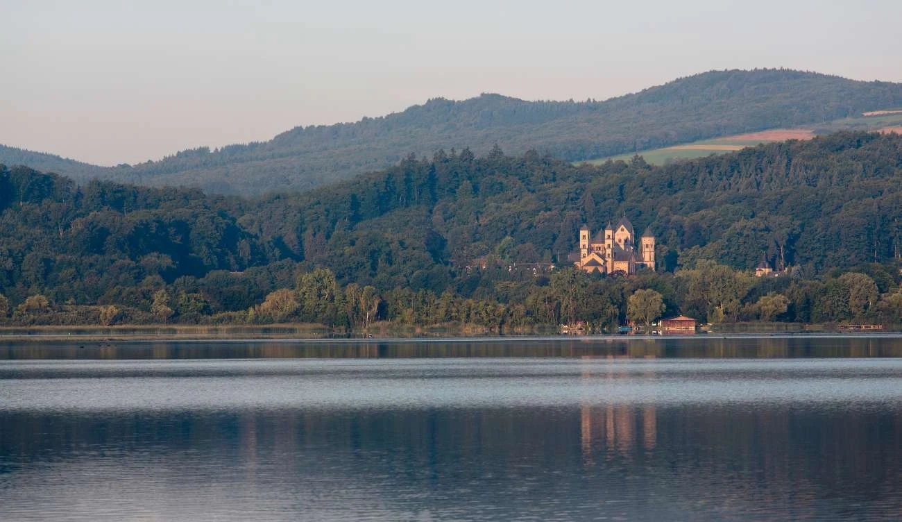 Miejsce wygląda urokliwie czy wzbudza niepokój? 