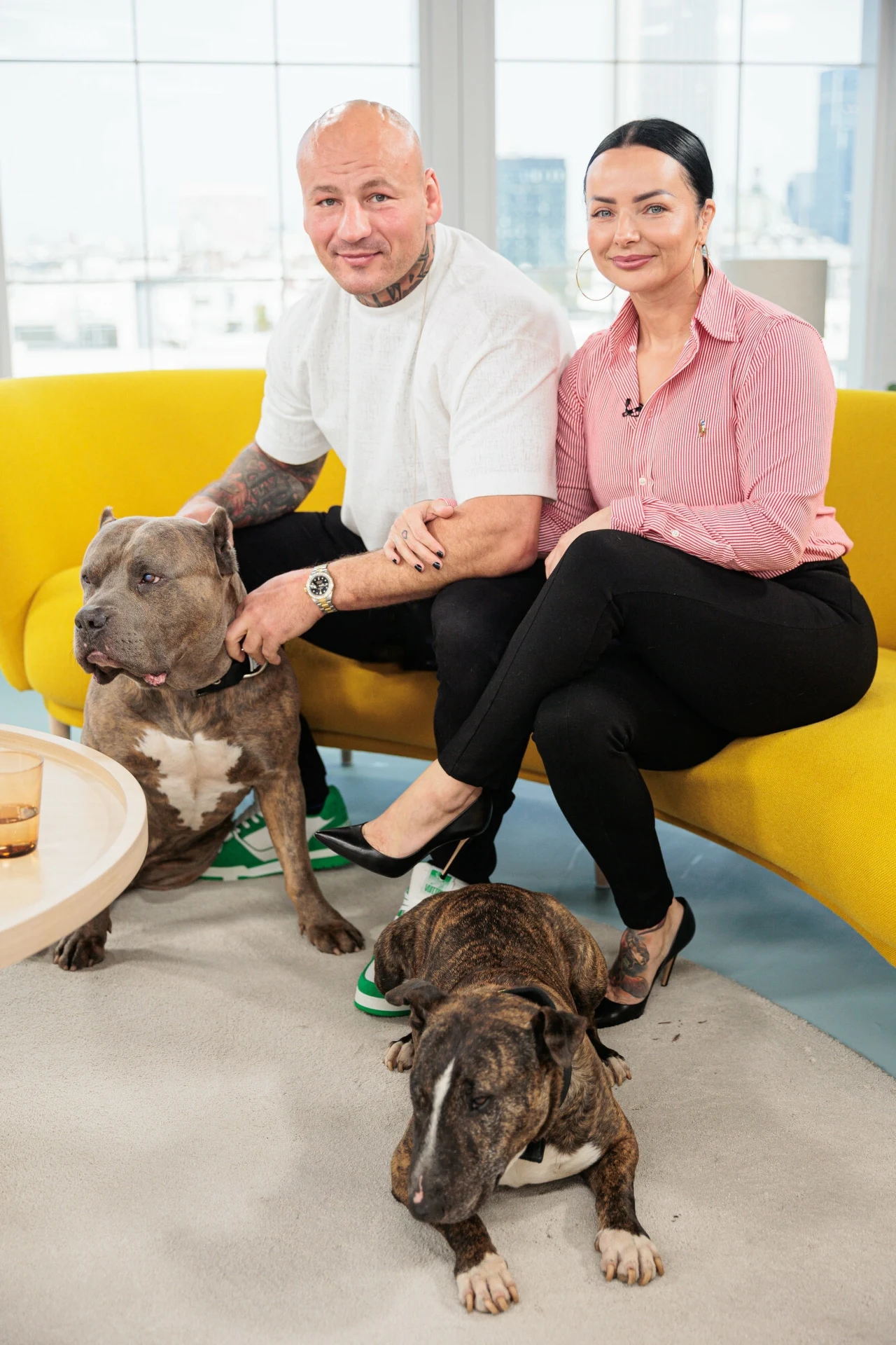 Artur Szpilka i Kamila Wybrańczyk z psami Artur Szpilka i Kamila Wybrańczyk z psami