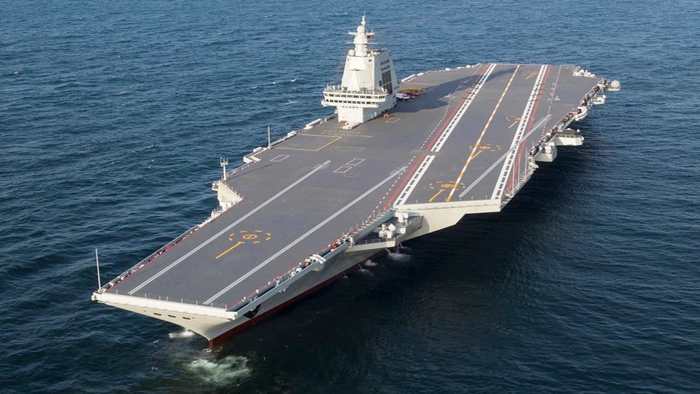 Chiny znowu zaskoczyły świat. Myśliwiec startuje z lotniskowca article cover