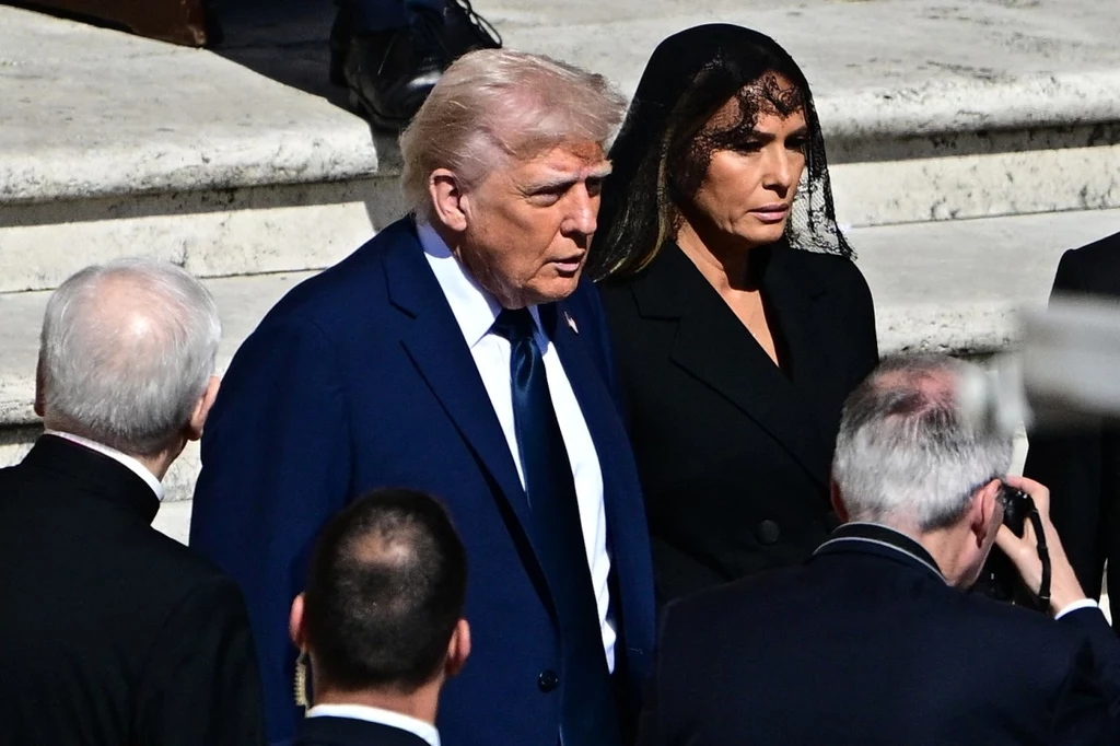 Donald Trump i Melania Trump uczestniczyli w pogrzebie papieża Franciszka Donald Trump i Melania Trump uczestniczyli w pogrzebie papieża Franciszka