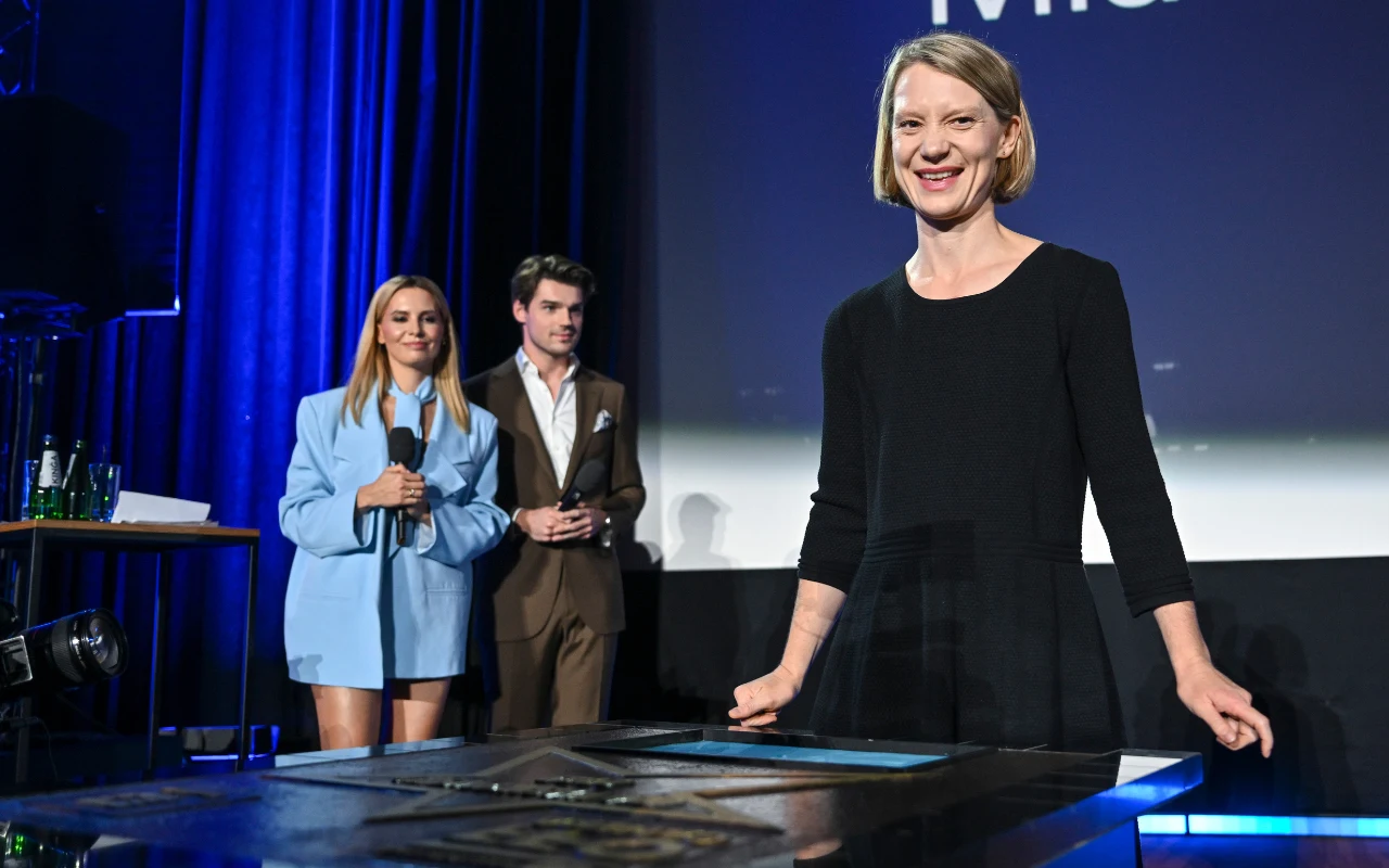 Mia Wasikowska na scenie festiwalu w Krakowie