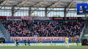 Skandaliczne zachowanie przed meczem Ekstraklasy. Zbezcześcił podniosły moment