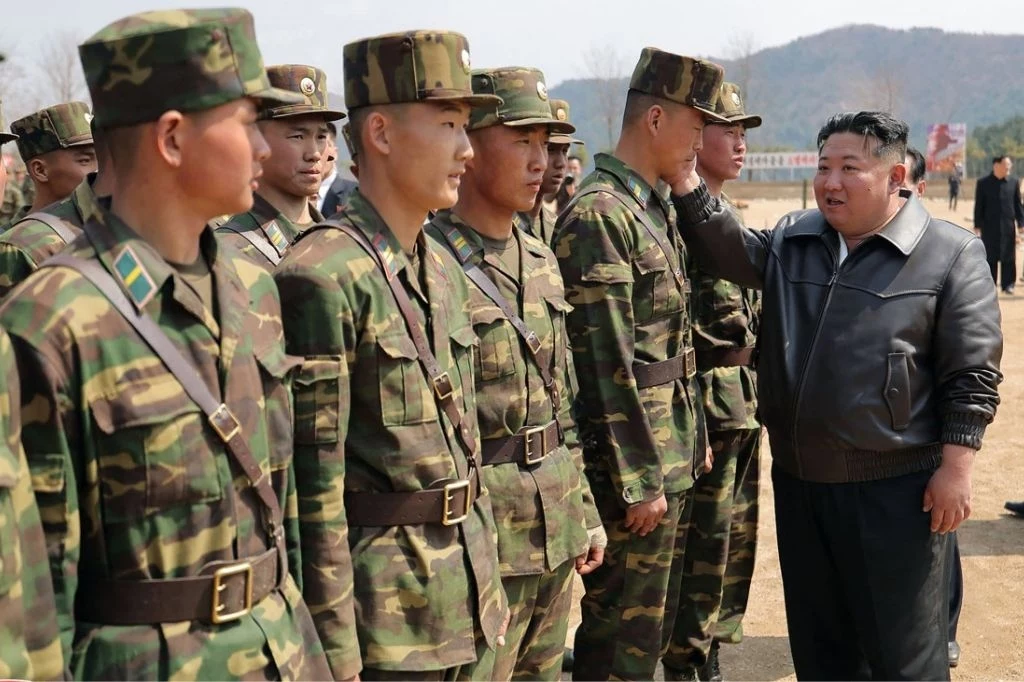 Korea Północna po raz pierwszy przyznała się, że jej żołnierze walczą po stronie Rosji Korea Północna po raz pierwszy przyznała się, że jej żołnierze walczą po stronie Rosji
