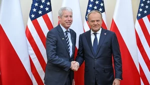 Premier Donald Tusk i sekretarz energii USA Chris Wright wzięli udział w ceremonii podpisania umowy pomostowej ws. pierwszej polskiej elektrowni jądrowej