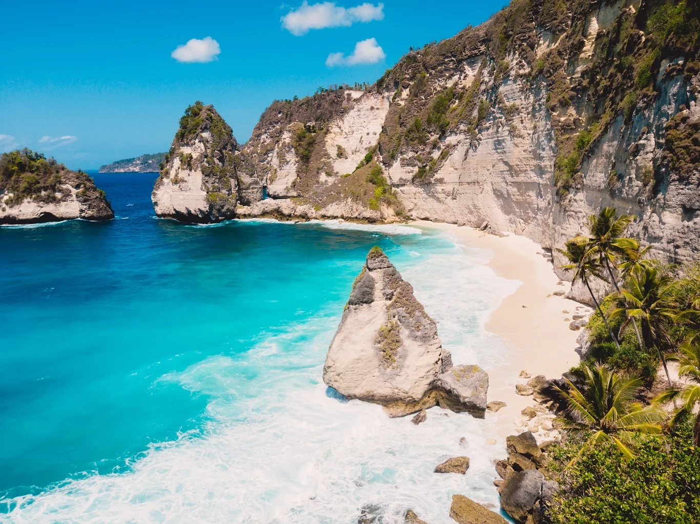 Oszczędźcie Bali, niech trochę odetchnie. Indonezja składa się z ponad siedemnastu tysięcy wysp (sic!) - pisze Ludwik Sobolewski. Oszczędźcie Bali, niech trochę odetchnie. Indonezja składa się z ponad siedemnastu tysięcy wysp (sic!) - pisze Ludwik Sobolewski.