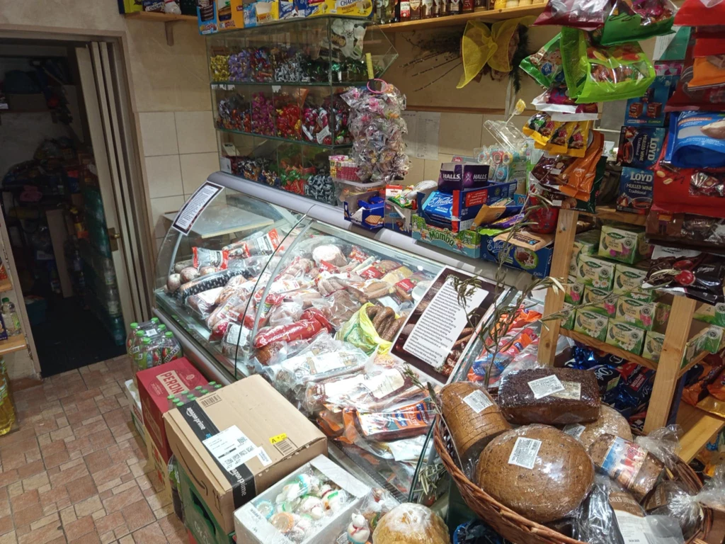 Wewnątrz polskiego sklepu "Karolek" w Rzymie