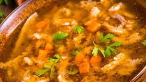 Flaki to tradycyjna polska potrawa z podrobów