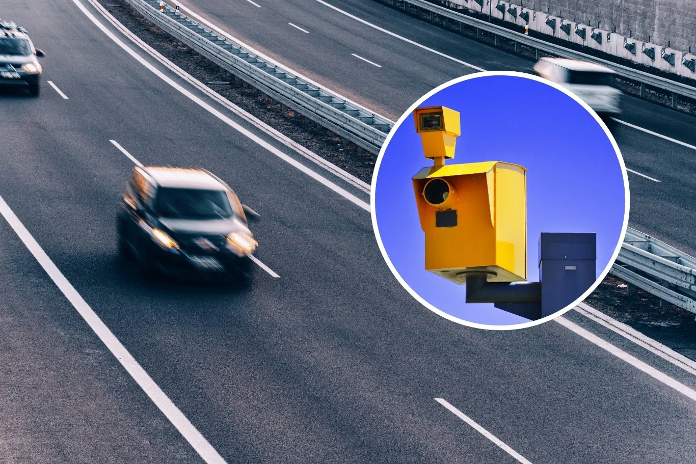 Kierowca mocno zdziwił się, gdy zobaczył ile musi zapłacić. Autostrada z kilkoma pojazdami jadącymi z dużą prędkością, w powiększeniu żółty fotoradar umieszczony w pobliżu drogi.