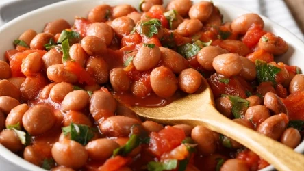 Fasola borlotti w sosie pomidorowym smakuje wybornie