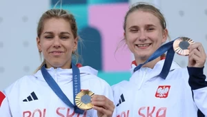 Aleksandra Mirosław (po lewej) i Aleksandra Kałucka z medalami igrzysk olimpijskich w Paryżu