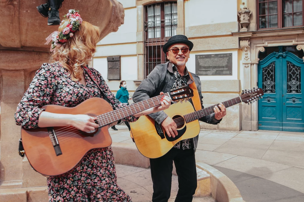 Leszek Cichoński zachęca do udziału w 23. Gitarowym Rekordzie Świata we Wrocławiu Leszek Cichoński zachęca do udziału w 23. Gitarowym Rekordzie Świata we Wrocławiu