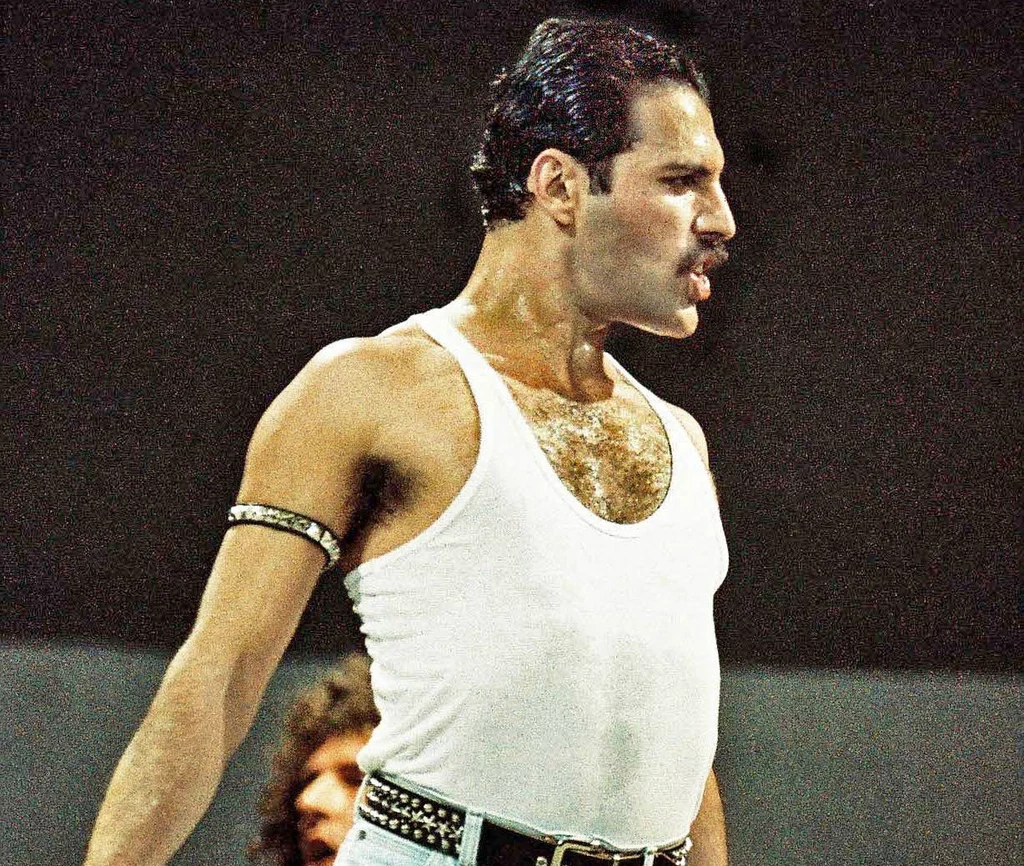 Freddie Mercury podczas występu Queen na Live Aid - Londyn, 13 lipca 1985 r.