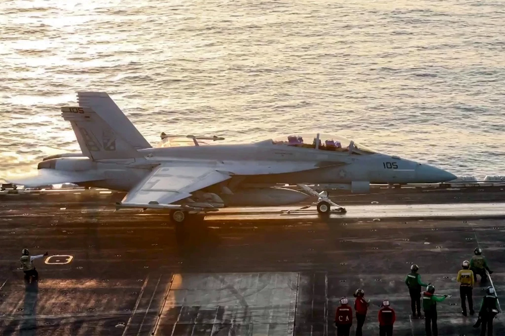Myśliwiec F/A-18E Super Hornet Myśliwiec F/A-18E Super Hornet