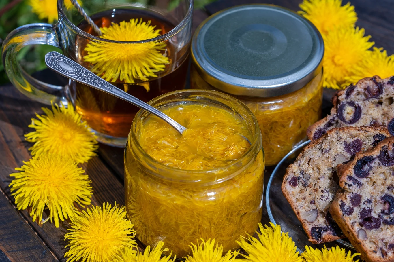 Mniszek lekarski posiada liczne właściwości prozdrowotne. Warto go wykorzystać, przygotowując z niego marmoladę z dodatkiem pomarańczy. Mniszek lekarski posiada liczne właściwości prozdrowotne. Warto go wykorzystać, przygotowując z niego marmoladę z dodatkiem pomarańczy.