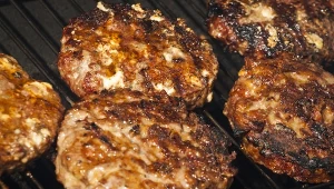 Grecki przysmak na grilla. Obowiązkowo zrób w majówkę