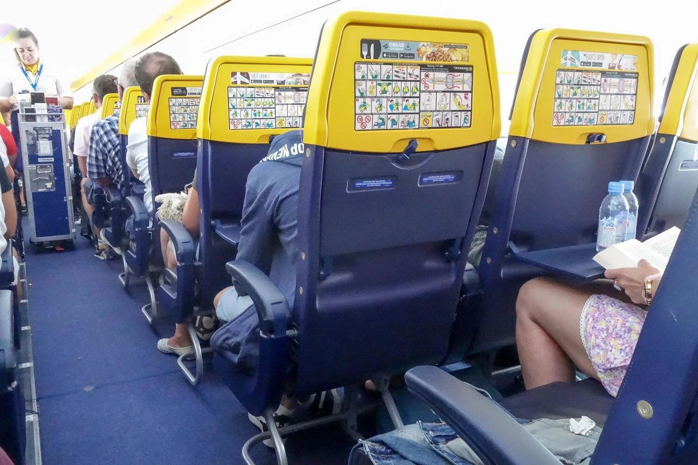 Ryanair mocno akcentuje politykę "zero tolerancji" wobec niesubordynowanych pasażerów Ryanair mocno akcentuje politykę "zero tolerancji" wobec niesubordynowanych pasażerów