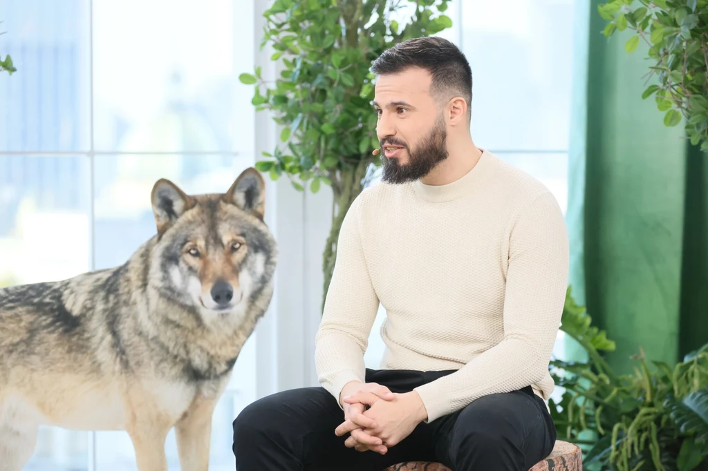 Marek Maruszczak w otoczeniu swoich głupich zwierzaków Marek Maruszczak w otoczeniu swoich głupich zwierzaków