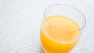 Zamiast wydawać fortunę na kolagen, zrób ten napój za grosze. Zapomnisz o zmarszczkach