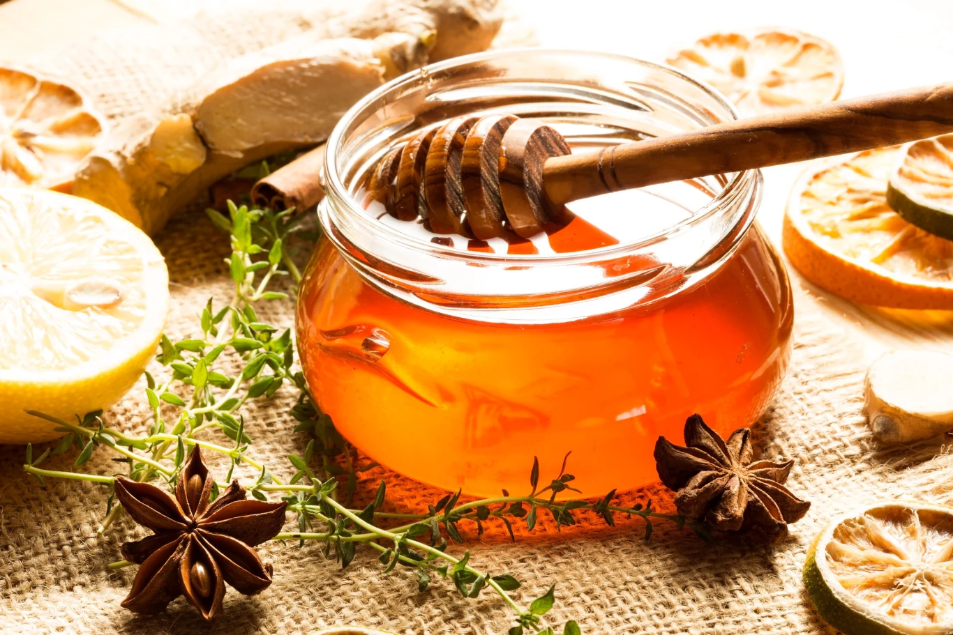 Dlaczego warto jeść miód tymiankowy? Dlaczego warto jeść miód tymiankowy?