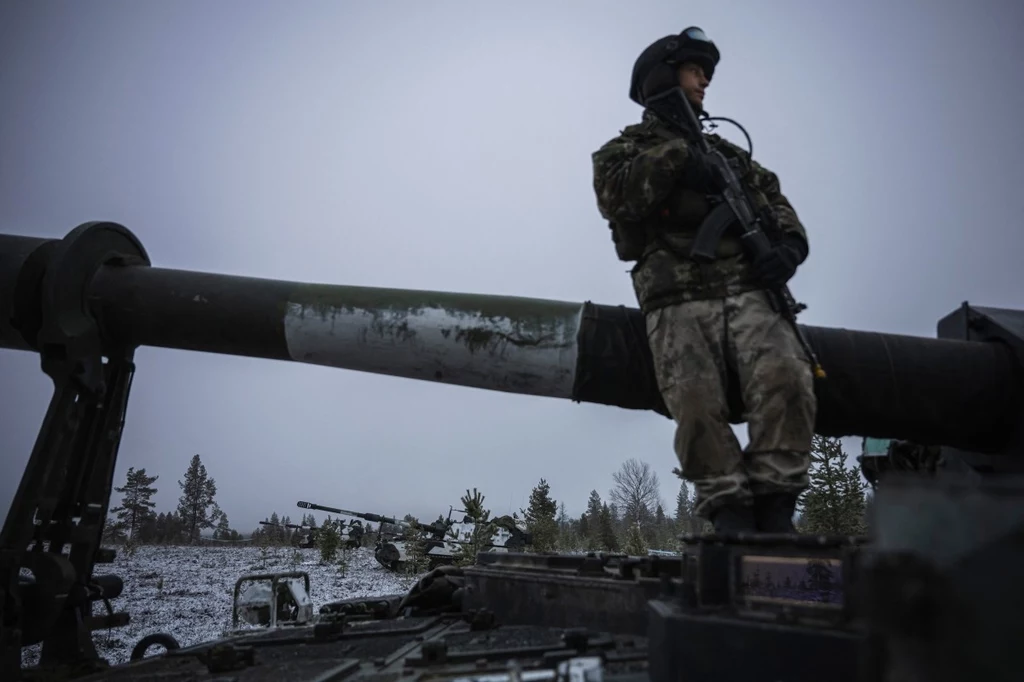 Fiński żołnierz podczas ćwiczeń NATO Dynamic Front Fiński żołnierz podczas ćwiczeń NATO Dynamic Front