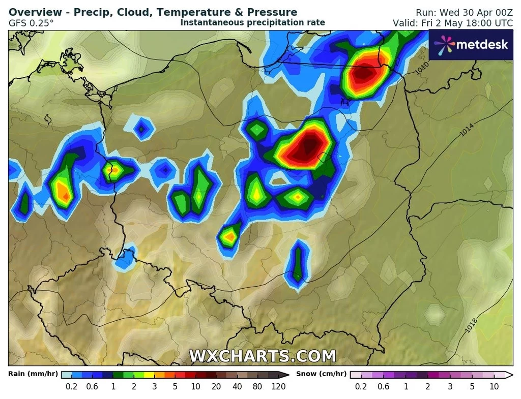 2 maja w centrum i na północy pojawią się niebezpieczne burze. Mogą zepsuć świętowanie majówki Mapa pogodowa przedstawiająca prognozę opadów i temperatur w Polsce. Kolory wskazują na różne poziomy opadów deszczu, ze szczególnym uwzględnieniem północno-wschodniego obszaru kraju, gdzie przewidywane są intensywne opady.