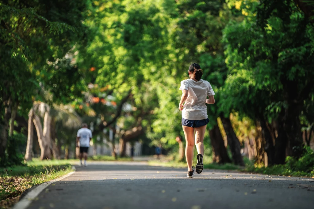 Slow jogging to nie sportowa rywalizacja, a bieg, który ma poprawić zdrowie i samopoczucie