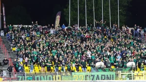 Kibice ROW-u Rybnik tłumnie oglądają mecze swojej drużyny.