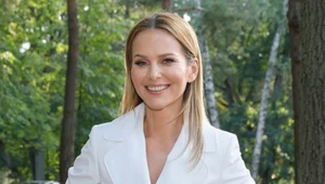 Sukienki, które odmładzają. Postaw na te kolory i fasony 