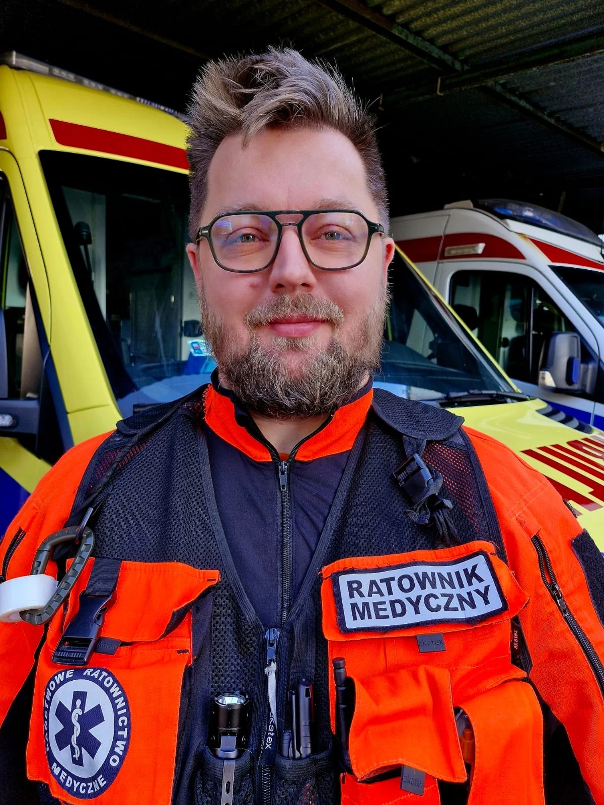 Łukasz Wrycz-Rekowski, członek zespołu ratownictwa medycznego z trójmiejskiej karetki,