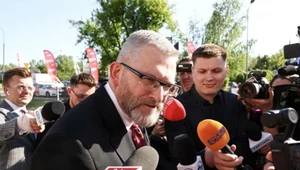 Incydent na wiecu Grzegorza Brauna. Jest reakcja policji