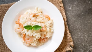 Włoska kuchnia z nowoczesnym twistem: risotto z prosecco, krewetkami i pistacjami