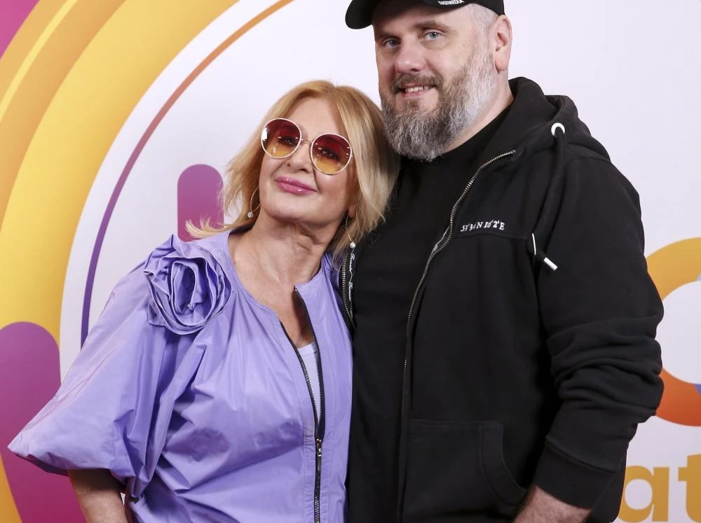 Majka Jeżowska z synem Wojciechem w "halo tu polsat". Majka Jeżowska z synem Wojciechem w "halo tu polsat".