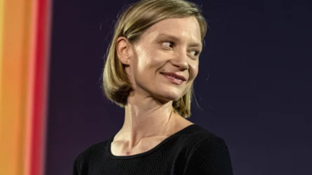 Po drugiej stronie... kamery. Mia Wasikowska o burtonowskiej "Alicji", niezależnym kinie i polskim dzieciństwie