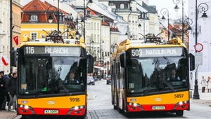 Czy autobus ma pierwszeństwo, gdy rusza z przystanku?