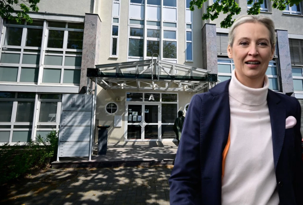 Czy niemiecki Trybunał Konstytucyjny może zdelegalizować AfD? Kluczowe tygodnie przed partią Alice Weidel. Na zdj. wejście do siedziby prawicowej partii Czy niemiecki Trybunał Konstytucyjny może zdelegalizować AfD? Kluczowe tygodnie przed partią Alice Weidel. Na zdj. wejście do siedziby prawicowej partii