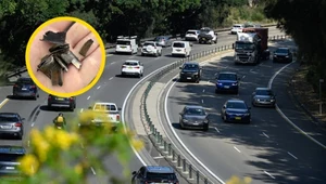 300 samochodów uszkodzonych na autostradzie. Ciężarówka przez 30 km gubiła złom