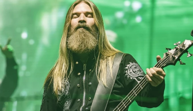 Pär Sundström jest basistą zespołu Sabaton