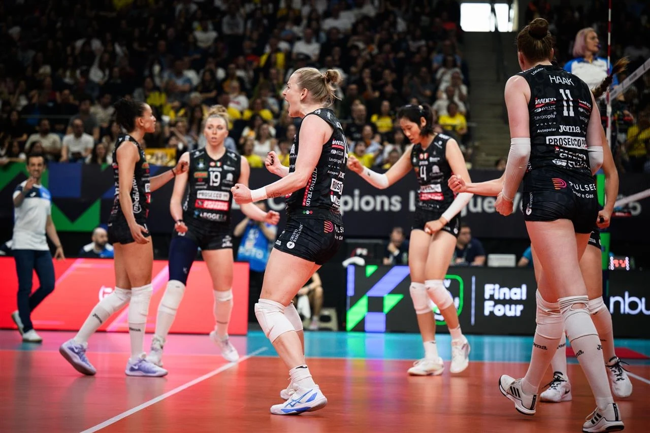 Joanna Wołosz (na pierwszym planie) znów triumfuje w Lidze Mistrzyń