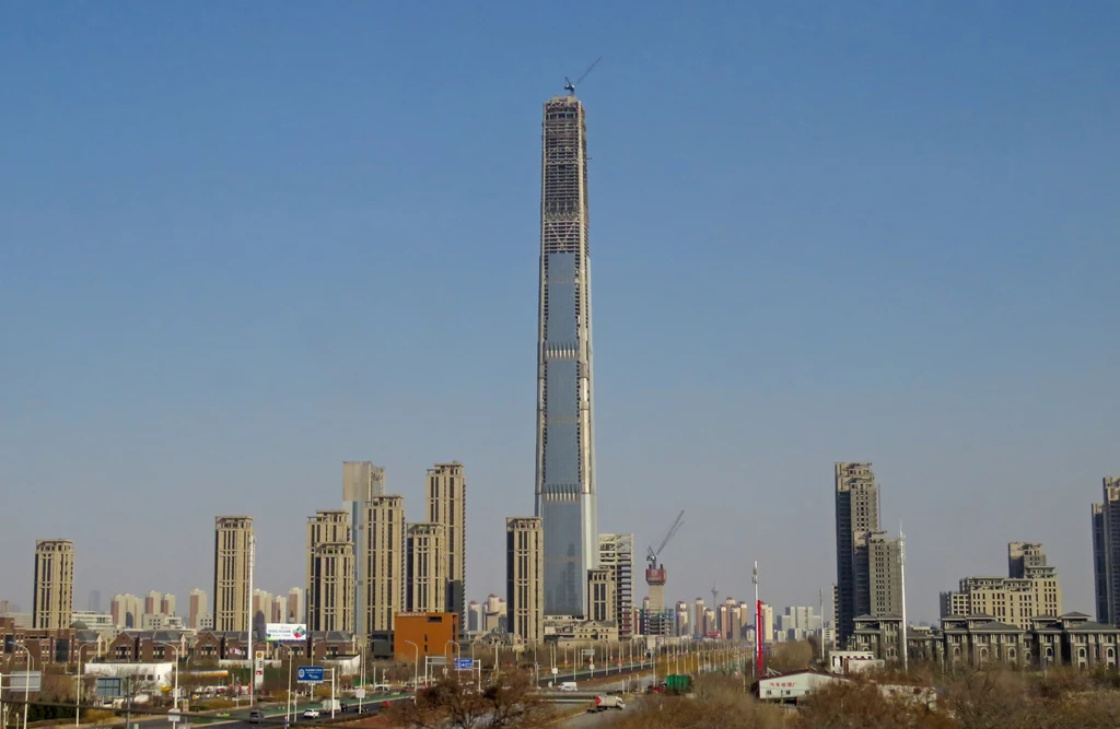 Goldin Finance 117 – 597-metrowy drapacz chmur ponownie w budowie po 10 latach Goldin Finance 117 – 597-metrowy drapacz chmur ponownie w budowie po 10 latach