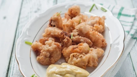 Jak przyrządzić ośmiornicę? Świetnie smakuje podana w tempurze z sosem aioli