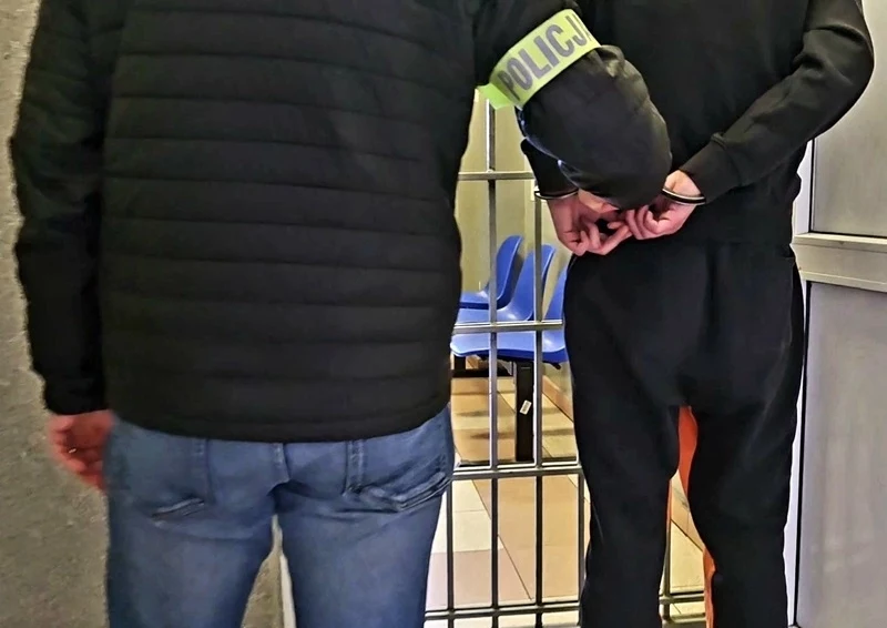 37-letni Gruzin zatrzymany pod zarzutem kierowania gróźb karalnych 37-letni Gruzin zatrzymany pod zarzutem kierowania gróźb karalnych