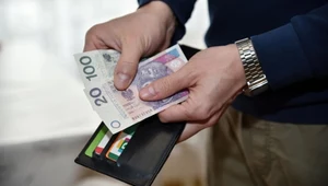Zarabiają krocie, brakuje im do pierwszego. Zgubne nawyki, które rujnują finanse 