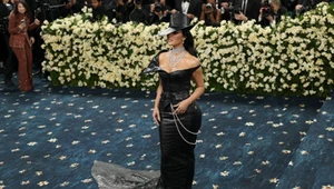 Dekolt Kardashian przyciągnął wzrok. To dopiero początek zaskoczeń Met Gali