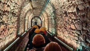 Podziemny spływ łodzią i przygoda dla całej rodziny. To miejsce na Śląsku to rewelacyjny pomysł na wycieczkę 