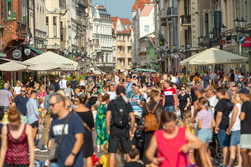 Najbardziej zatłoczone miejsca na świecie 2024. Gdzie turystów jest więcej niż mieszkańców?